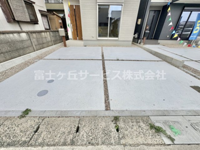 【駐車場】 | 豊川市諏訪西町1丁目 59期 新築一戸建て 3号棟 | 車をお持ちの方に嬉しい駐車場付きの物件です