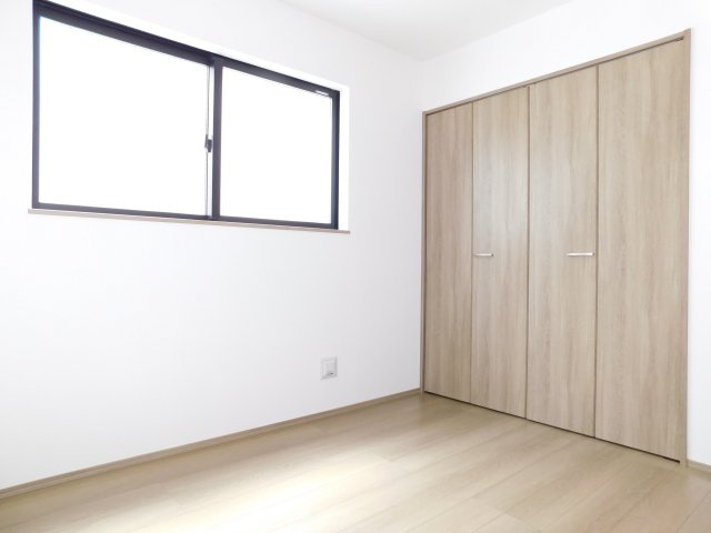 名古屋市中村区城屋敷町４丁目の新築一戸建の洋室|◇洋室◇　　明るい洋室５．２５帖　全居室収納完備♪　