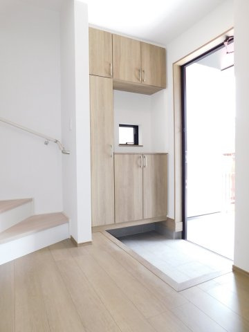 名古屋市中村区城屋敷町４丁目の新築一戸建の玄関|◇玄関◇　　家族の履物がしっかり収納できるシューズ収納！