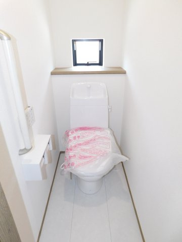 名古屋市中村区城屋敷町４丁目の新築一戸建のトイレ|◇トイレ◇　　１・２階シャワートイレ  リモコンパネル付き　節水タイプ