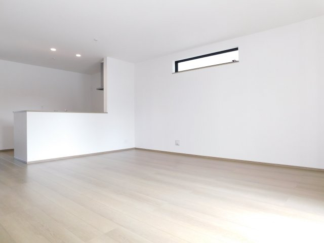 名古屋市中村区城屋敷町４丁目の新築一戸建の居間・リビング|◇リビング◇　　南面で広くて明るいリビング１８．０帖　リビングや庭の様子が見渡せる対面キッチン♪