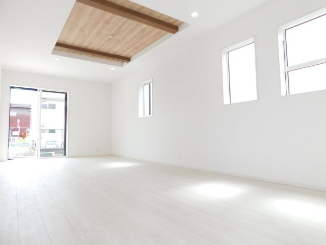 清須市上条２丁目の新築一戸建の居間・リビング|◇リビング◇　　南面で明るいリビング１９．８７５帖　インテリアが映えるワイドリビング♪
