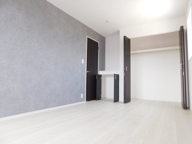 清須市上条２丁目の新築一戸建の洋室|◇洋室◇　　南面で明るい洋室７．３７５帖　収納＋カウンター完備！　バルコニー利用可♪