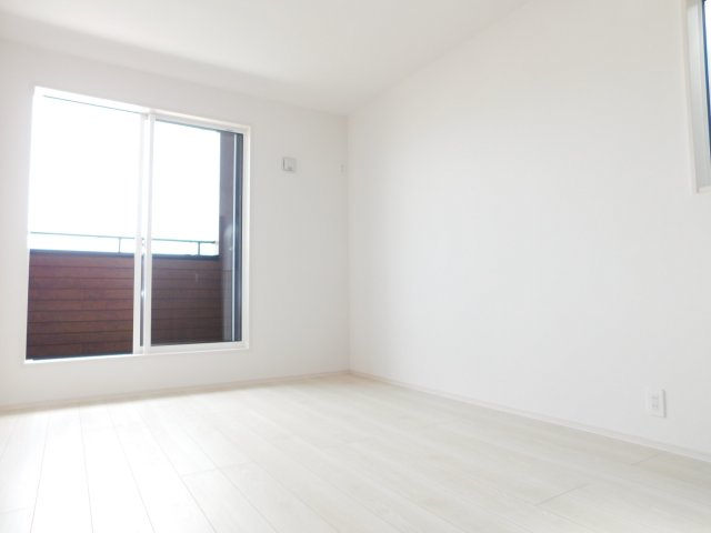 清須市上条２丁目の新築一戸建の洋室|◇洋室◇　　南面で明るい洋室６．０帖　全居室収納完備！　バルコニー利用可♪