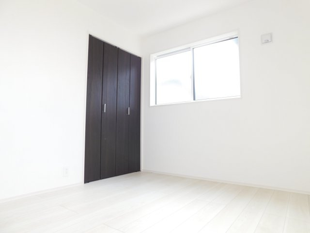 清須市上条２丁目の新築一戸建の洋室|◇洋室◇　　明るい洋室５．２５帖　全居室収納完備！　