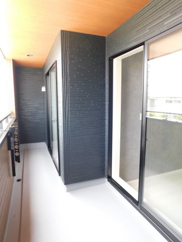 清須市上条２丁目の新築一戸建のバルコニー|◇インナーバルコニー◇　　雨や強風、直射日光を避けやすく、洗濯物を安心して干すことができます♪