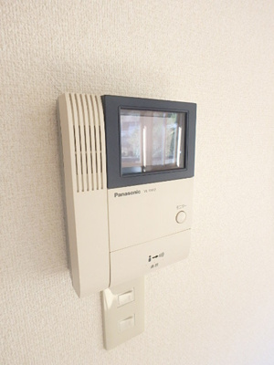 ＴＶモニター付きインターホンがあり、訪来者確認できます