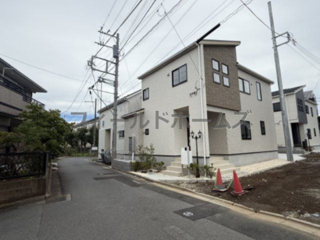 茅ヶ崎市香川４丁目新築戸建て　１号棟の前面道路含む現地写真