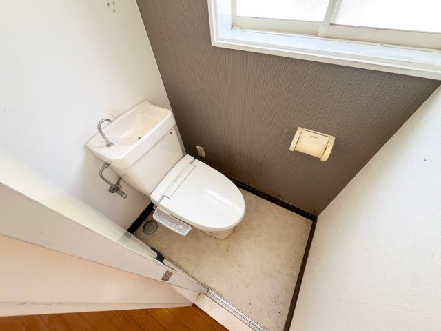 柏崎市東長浜町（南棟）　中古住宅のトイレ|柏崎市東長浜町（南棟）　中古住宅 写真14