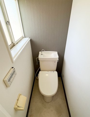 柏崎市東長浜町（南棟）　中古住宅のトイレ|柏崎市東長浜町（南棟）　中古住宅 写真15