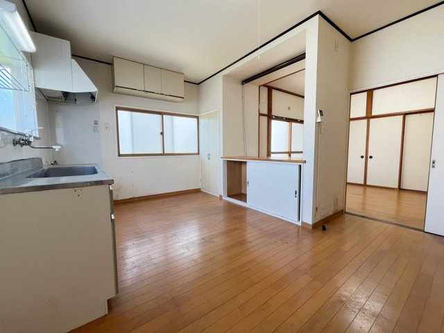 柏崎市東長浜町（南棟）　中古住宅の居間・リビング|柏崎市東長浜町（南棟）　中古住宅 写真3