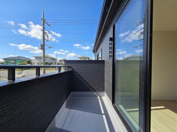 横浜市戸塚区平戸２丁目の新築一戸建のバルコニー|陽当り良好のバルコニー！
風通しもよく気持ちいいです