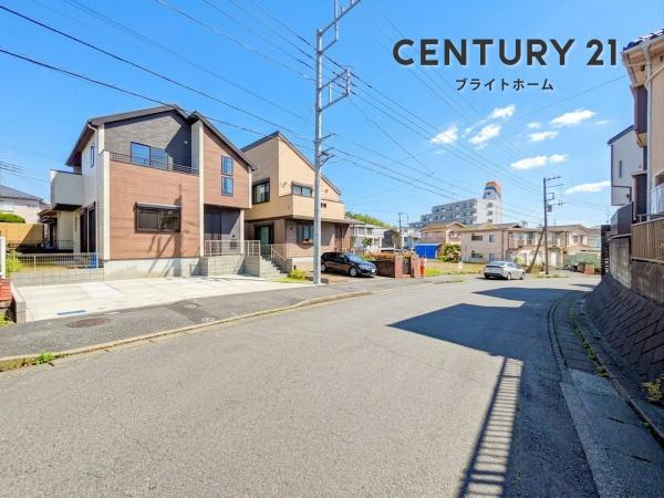 横浜市港南区港南台１丁目の新築一戸建の前面道路含む現地写真|陽当りの良さ、住環境を現地にてご確認下さい！
周辺環境も合わせてご案内させていただきます！