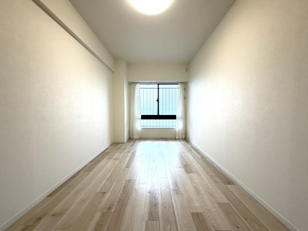 グランガーデン東戸塚の洋室|広さも十分で窓からの光が嬉しい洋室です。