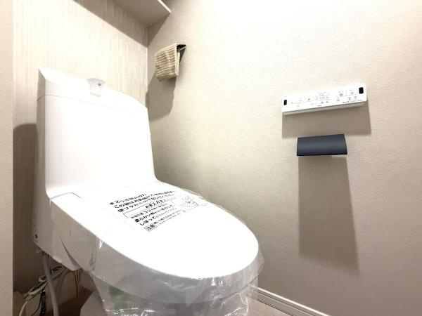 グランガーデン東戸塚のトイレ|清潔感のある内装のすっきりとしたデザインのトイレです。
水周りが綺麗だと安心ですね。
