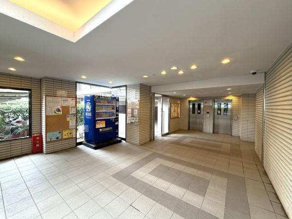 グランガーデン東戸塚のエントランス|エントランスにはオートロックがついており、防犯面も安心！
清掃も行き届いています
