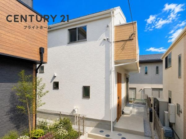 横浜市青葉区美しが丘西１丁目の新築一戸建の前面道路含む現地写真|陽当りの良さ、住環境を現地にてご確認下さい！
周辺環境も合わせてご案内させていただきます！