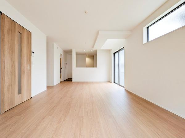 横浜市青葉区美しが丘西１丁目の新築一戸建の居間・リビング|明るいLDK！！
陽当たり良好です。