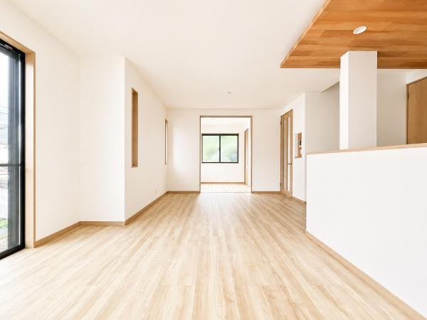 横浜市緑区長津田町の新築一戸建の居間・リビング|対面式のキッチンはお料理中でも家族とのお話も弾みます。
