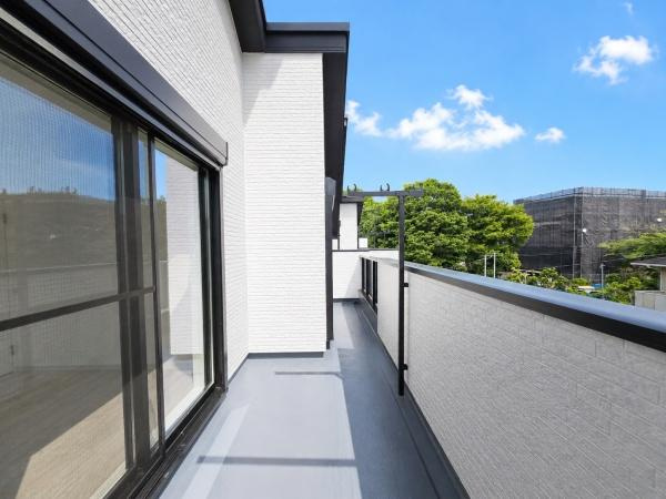 横浜市緑区長津田町の新築一戸建のバルコニー|陽当り良好のバルコニー！
風通しもよく気持ちいいです
