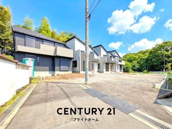 横浜市緑区長津田町の新築一戸建の前面道路含む現地写真|前面道路が広いので、安心して駐車可能です！
是非現地へお越しください。