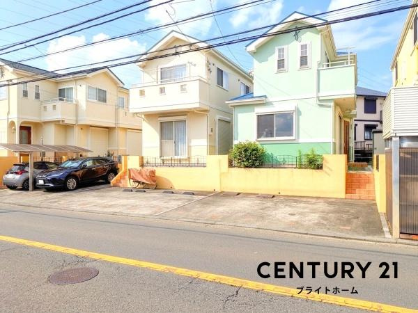 横浜市都筑区川和町の中古一戸建の前面道路含む現地写真|前面道路が広いので、安心して駐車可能です！
是非現地へお越しください。