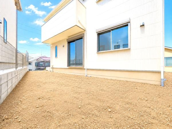 横浜市港北区新吉田東１丁目の新築一戸建の庭|お庭もついています！
家庭菜園や、お子様のプールなど、使い方は様々です！