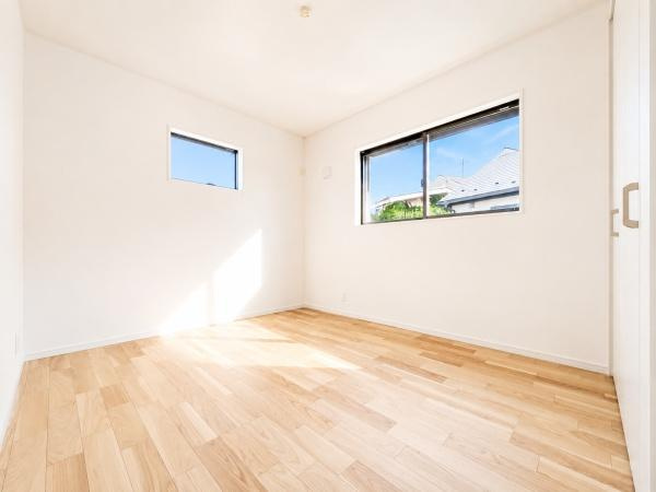 横浜市港北区新吉田東１丁目の新築一戸建の洋室|二面採光の明るく、落ち着きのある洋室！
休日はこちらでおくつろぎ下さい♪
