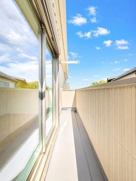 横浜市港北区新吉田東１丁目の新築一戸建のバルコニー|陽当り良好のバルコニー！
風通しもよく気持ちいいです