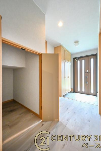 香芝市真美ケ丘７丁目　一戸建の収納|■現地撮影写真■あると嬉しい便利な廊下収納を完備！