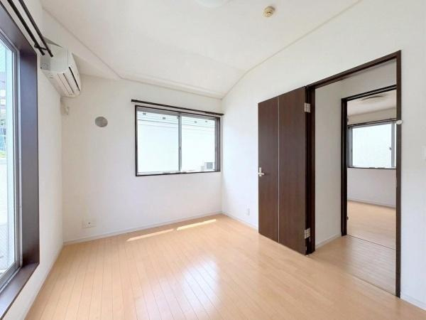 横浜市中区打越の中古一戸建の洋室