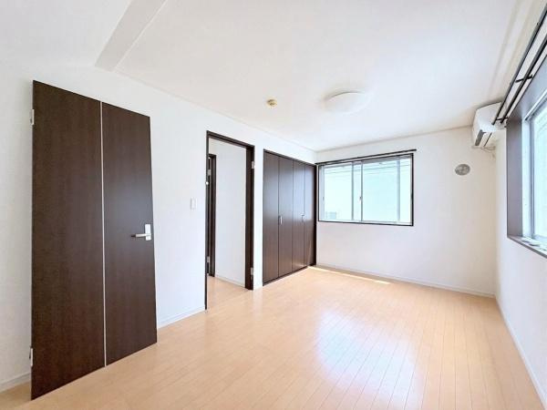 横浜市中区打越の中古一戸建の洋室