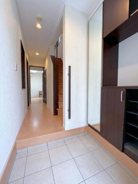横浜市中区打越の中古一戸建の玄関