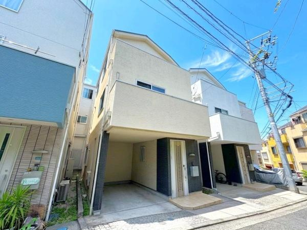 横浜市中区打越の中古一戸建の前面道路含む現地写真