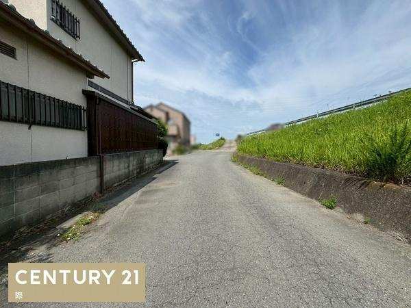 和歌山市布施屋　中古戸建の前面道路含む現地写真