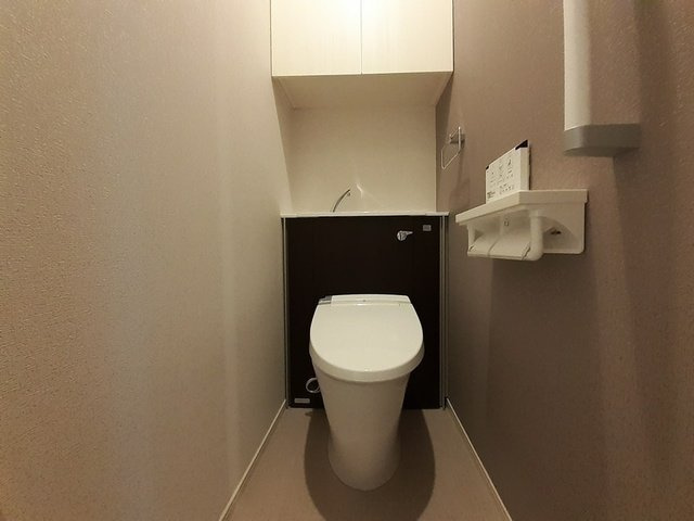 富山市北代のアパートのトイレ