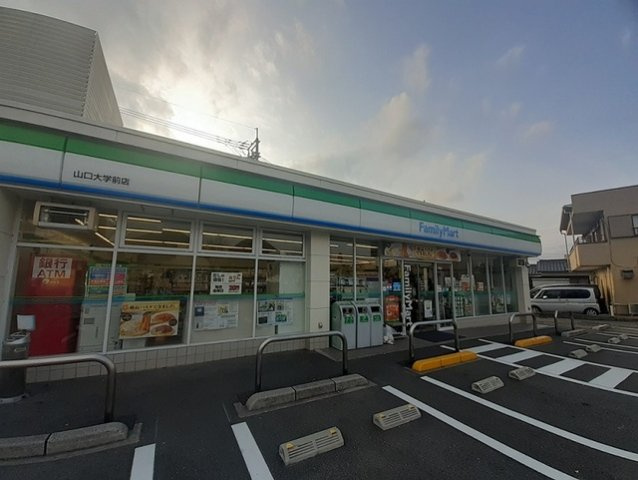 オストラーゼン　ハオスの周辺|ファミリーマートまで550m