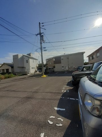 エルディム小栗の駐車場