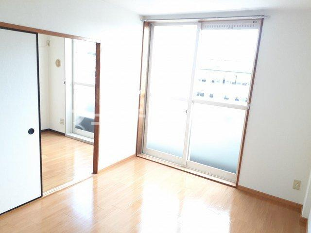 マイネＳ　２の内装|明るい室内です