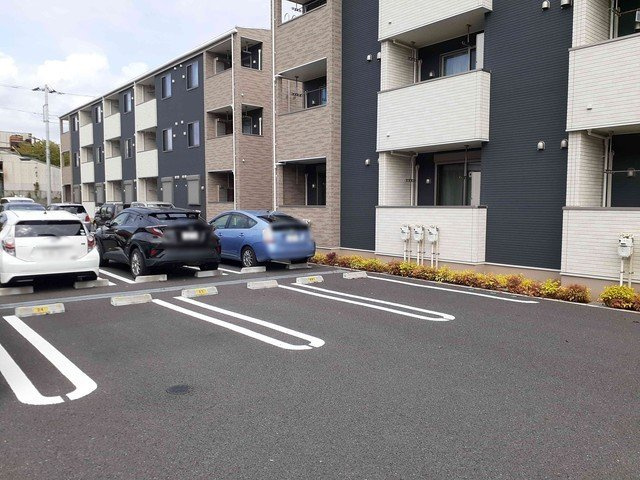ラフレシールＢの駐車場|車をお持ちの方に嬉しい駐車場付きの物件です