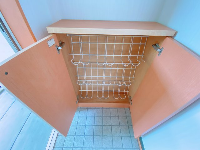 ゴールドハイツＣ棟の玄関|別部屋同間取りのお写真となります。参考にご覧くださいませ。別部屋反転間取のお写真になります。参考にご覧くださいませ。