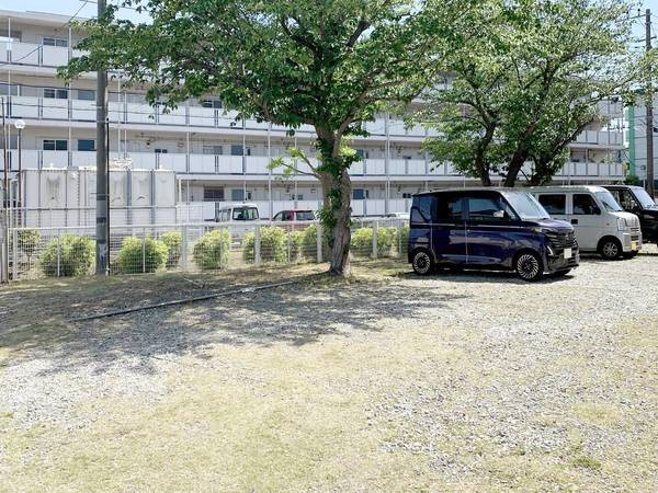 ビレッジハウス二宮1号棟の駐車場|駐車場に車を止められます
