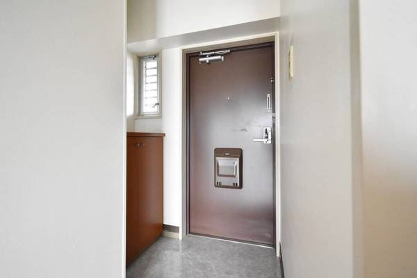 ビレッジハウス不入斗6号棟の玄関|ビレッジハウスの同一物件・同一タイプの間取りの写真です