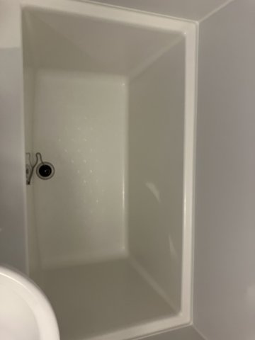 セレーノ井土ヶ谷の浴室|退去前につき別のお部屋の写真です。