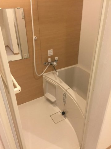 Hilltop杉田の浴室|日々の疲れを癒すお風呂付です