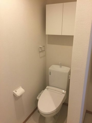 Hilltop杉田のトイレ|ゆったりとした空間のトイレです