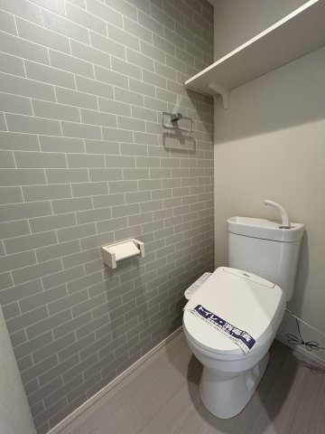 ハーモニーテラス高円寺南Ⅳのトイレ|落ち着いた色調のトイレです