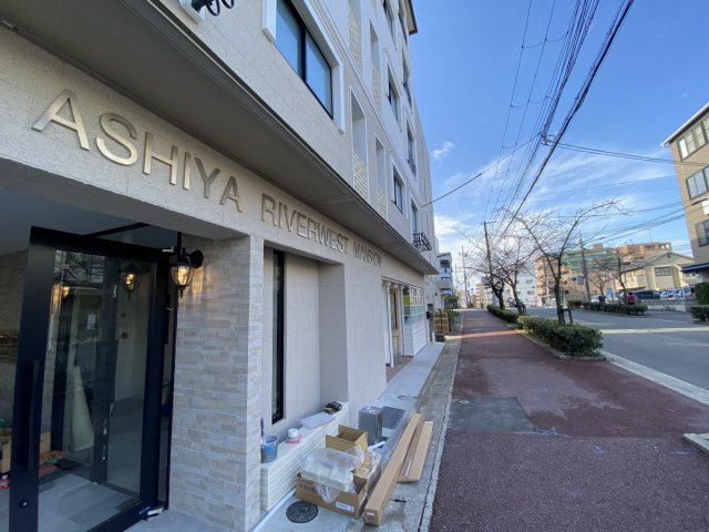 芦屋リバーウエストマンションのエントランス