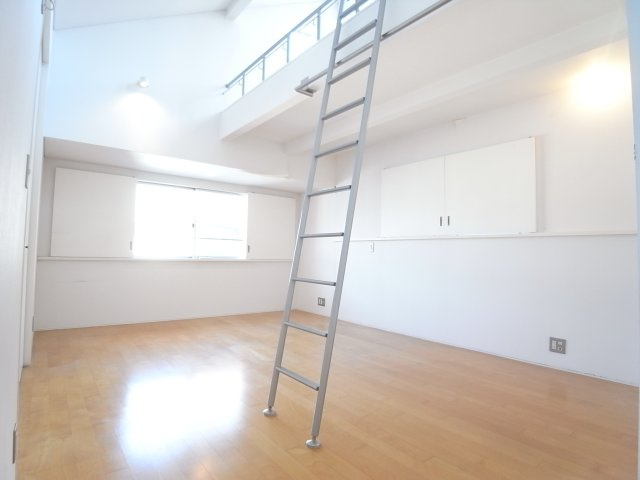 大原町戸建の居間・リビング