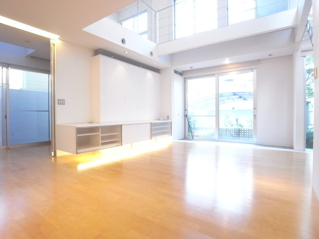 大原町戸建の居間・リビング